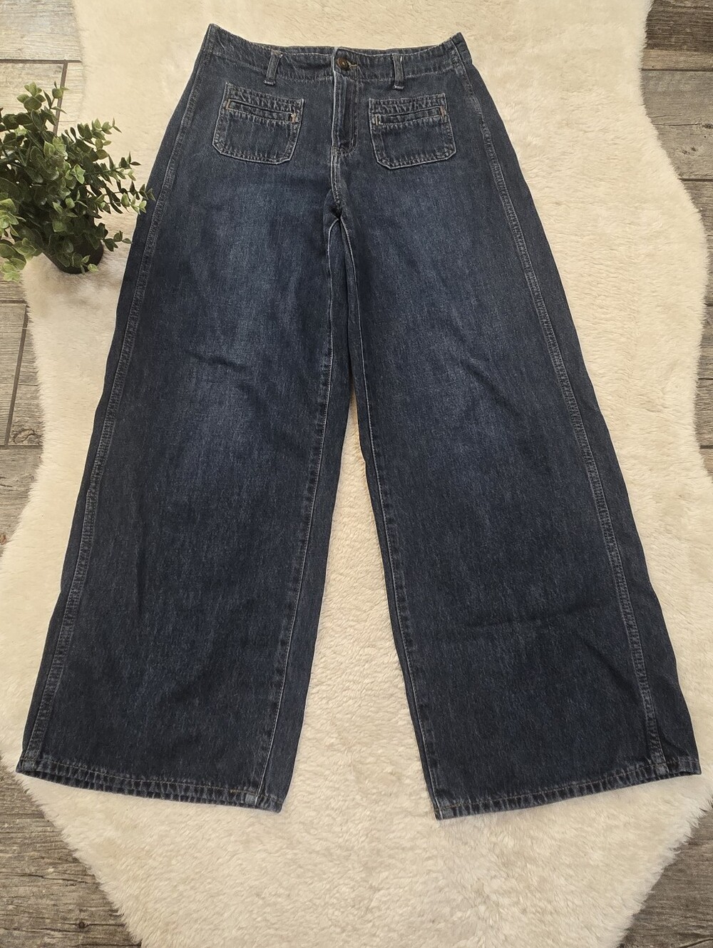 Old Navy Drapey Denim High-Rise Baggy Wide Leg Patch Pocket Jeans, 4